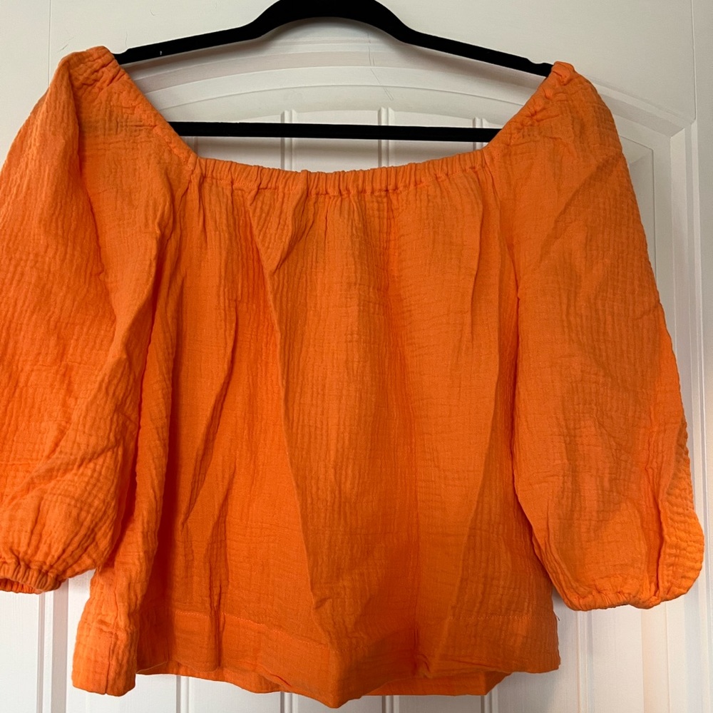 SOLD Cute little top 🍊 - Picture 1 of 2